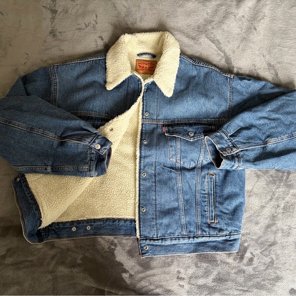Levi's Other - LEVIS oversized boyfriend jean jacket